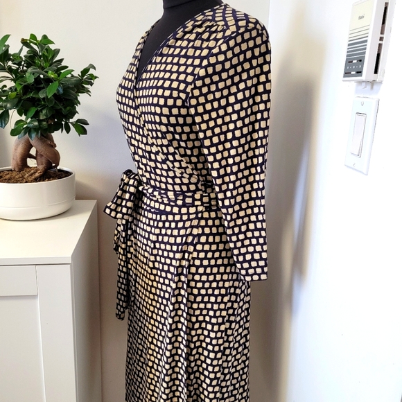 Banana Republic Classic Wrap Dress - Picture 3 of 8